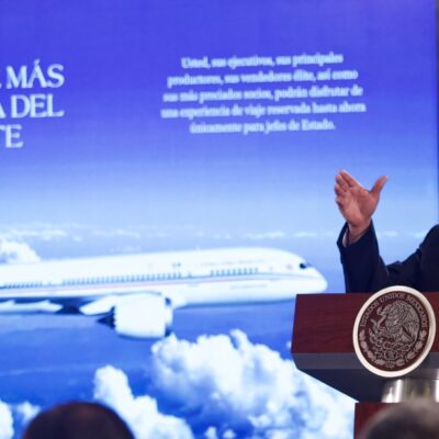 Presenta AMLO opciones para avión presidencial; una es rifarlo