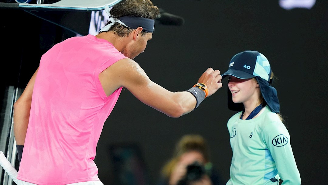 Rafael Nadal se disculpa con la jovencita que fue golpeada por la pelota, 23 enero 2020