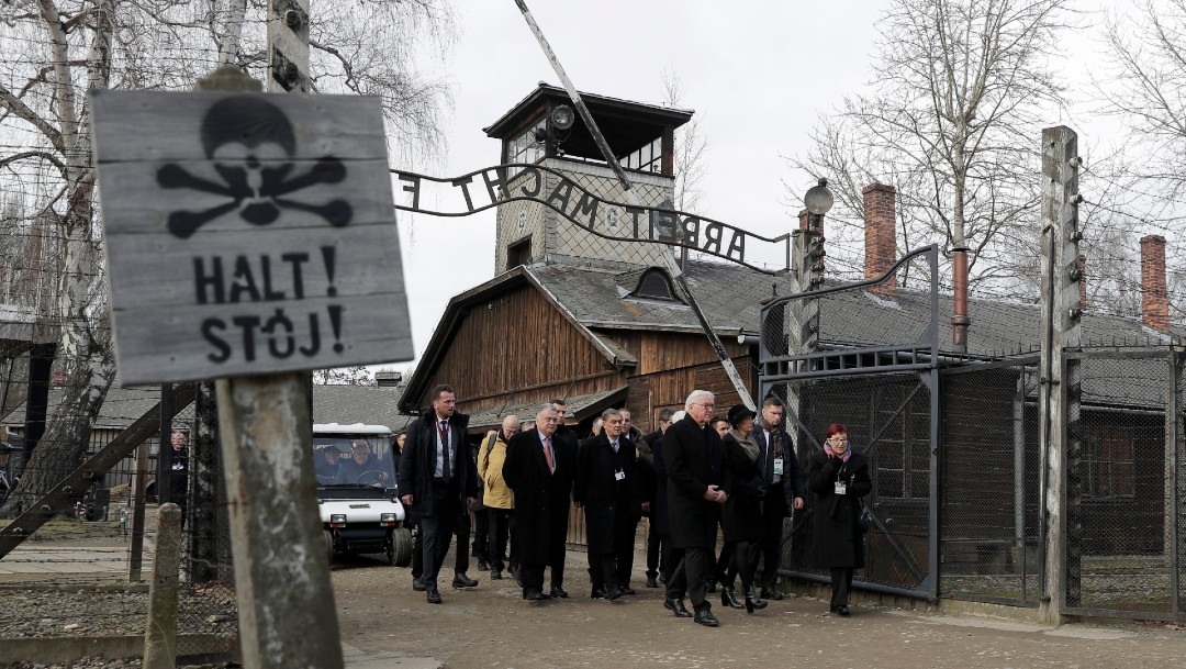 Foto: Sobrevivientes y líderes mundiales conmemoran 75 aniversario de Auschwitz 