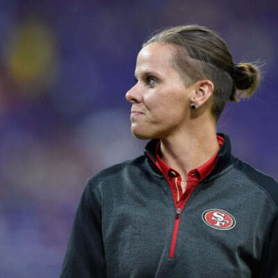 Ella es Katie Sowers, la primera entrenadora en llegar a un Super Bowl