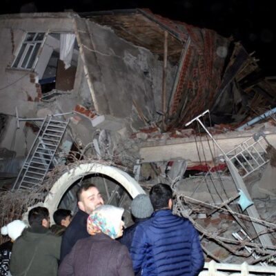 Poderoso terremoto causa daños y víctimas en Turquía