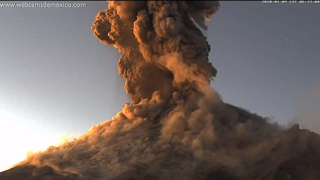 FOTO Video: Popocatépetl despierta con explosión, cae ceniza en Puebla (Cenapred/webcamsdemexico)