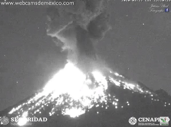 Popocatépetl registra explosión con material incandescente