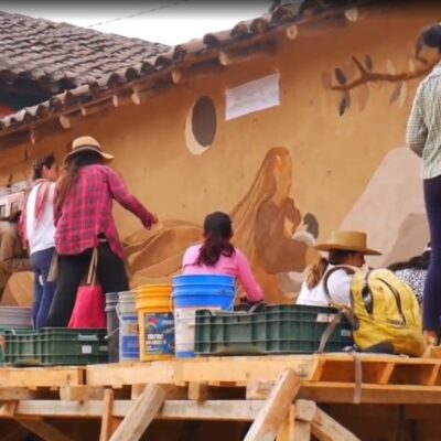 Indígenas zoques en Chiapas realizan arte en adobe