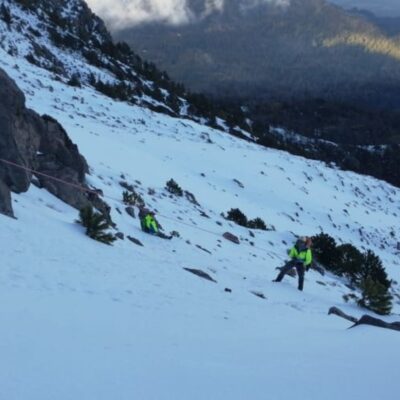 Rescatan a alpinista en Parque Nacional Nevado de Colima