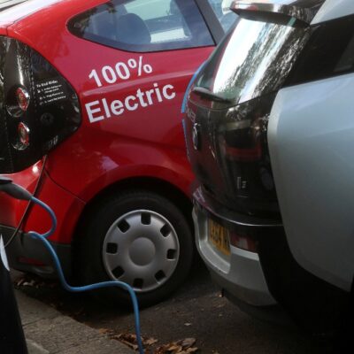 Reino Unido prohibirá venta de autos con gasolina y diésel a partir del 2035