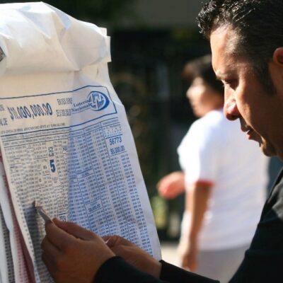 Mexicanos esperan que sí se haga la rifa del avión presidencial