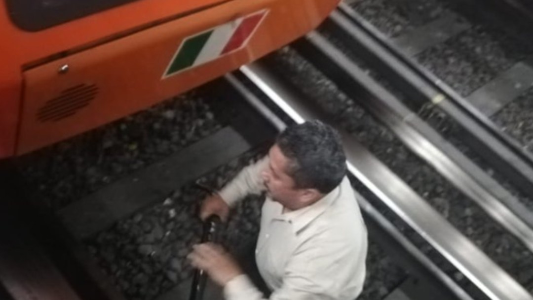 Foto: Caída de bastón metálico provoca corto circuito en vías de Línea 1 del Metro