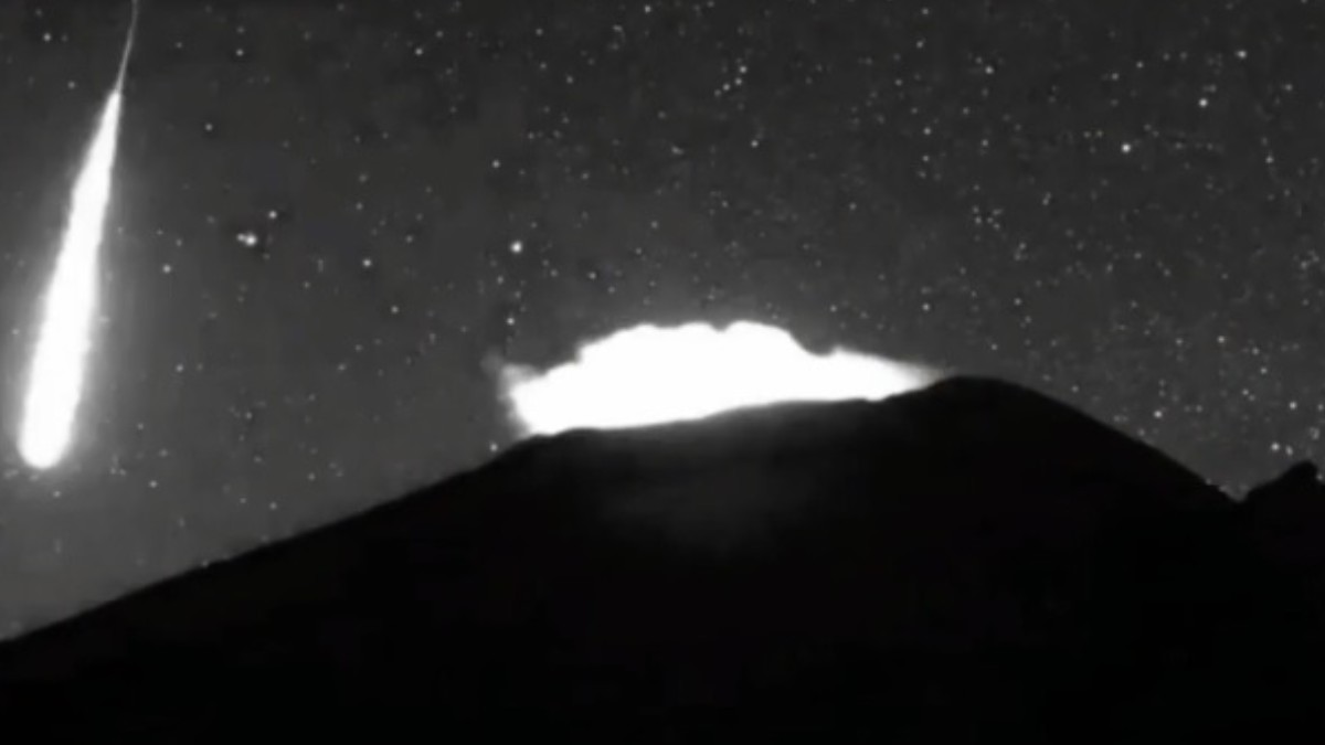 Captan caída de meteorito cera del Popocatépetl