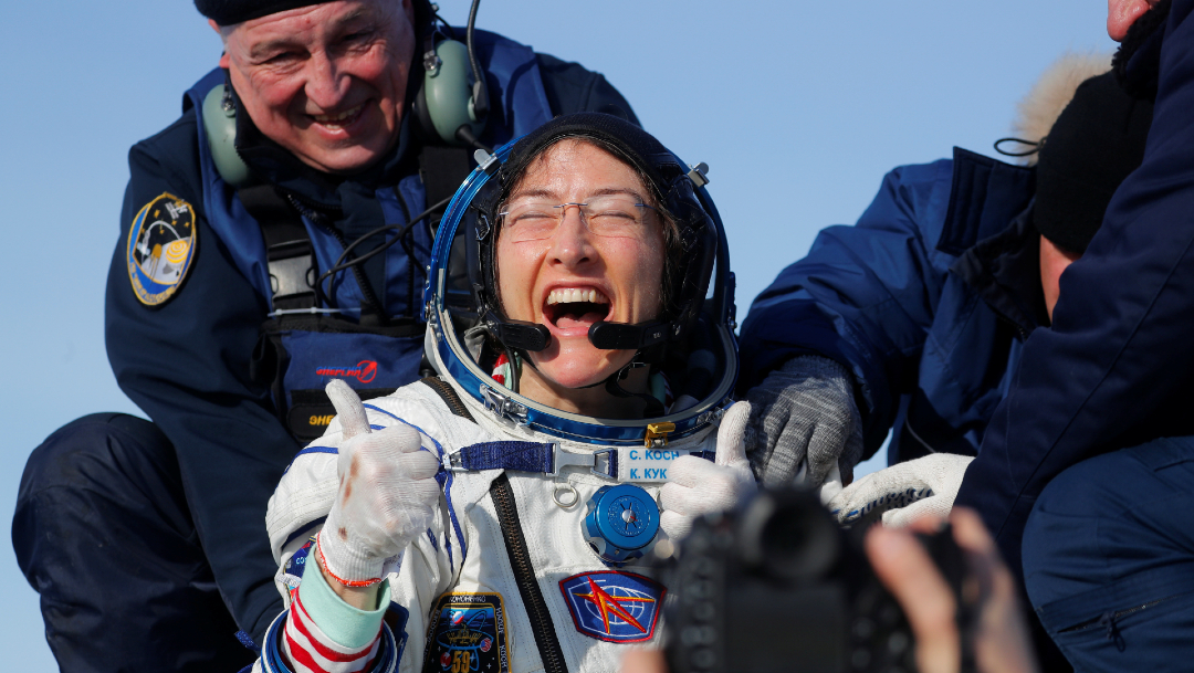 FOTO Astronauta de la NASA Christina Koch regresa a la Tierra tras casi un año en el espacio (Reuters)
