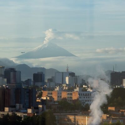 Alertan por caída de ceniza del Popocatépetl en 10 alcaldías de CDMX