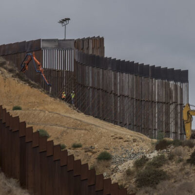 Pese a objeciones, EEUU sigue con plan de muro fronterizo