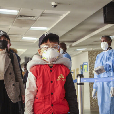 China ordena incinerar cuerpos de víctimas de coronavirus; prohíben tradiciones funerarias