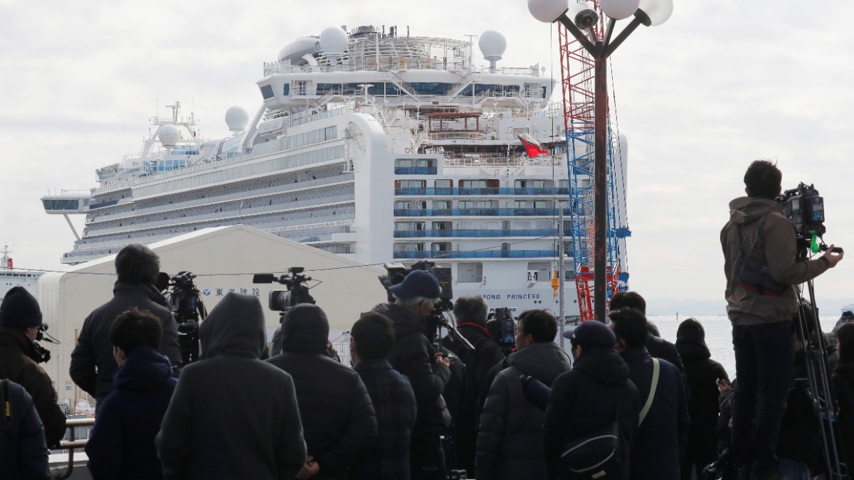Foto: Una mujer que abandonó crucero resultó positivo de coronavirus (Reuters)