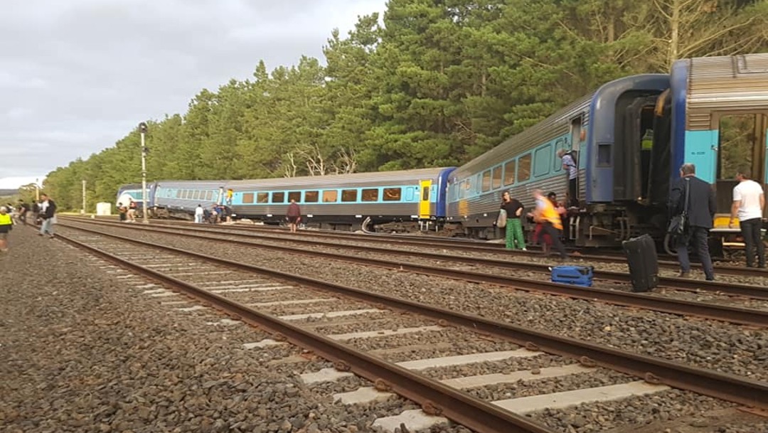 Descarrilamiento de tren en Australia deja dos muertos