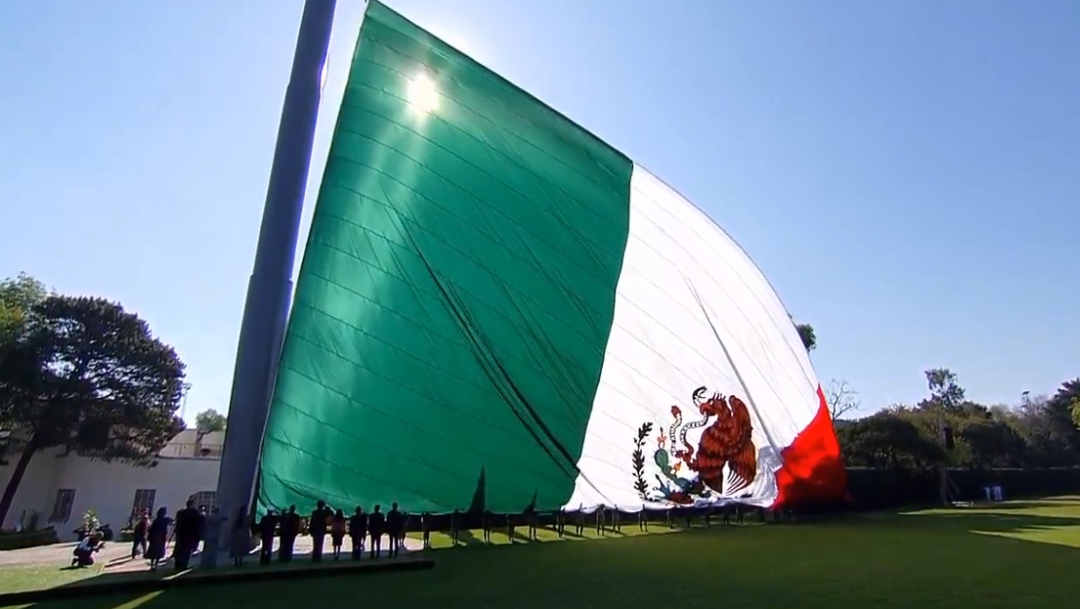 FOTO AMLO encabeza ceremonia por Día de la Bandera en Campo Marte (YouTube)
