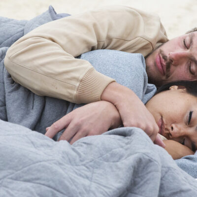 El olor de tu pareja mejora tu sueño: estudio