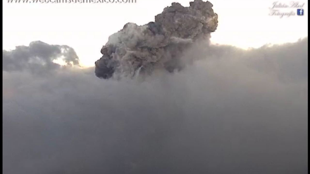 Foto: Nueva explosión del Popocatépetl alcanza mil 500 metros de altura, 5 de febrero de 2020, (Webcams de México)