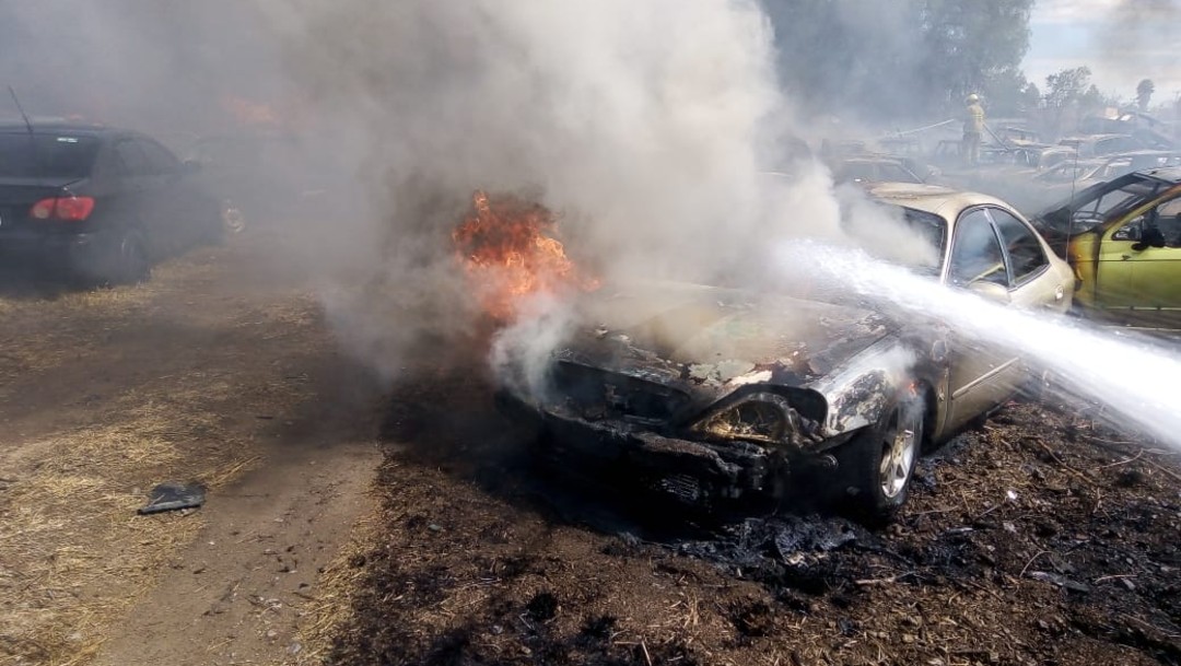 Foto Incendio consume 100 carros en corralón de Jalisco, 12 de febrero de 2020, (Twitter @OPEALERTCR)