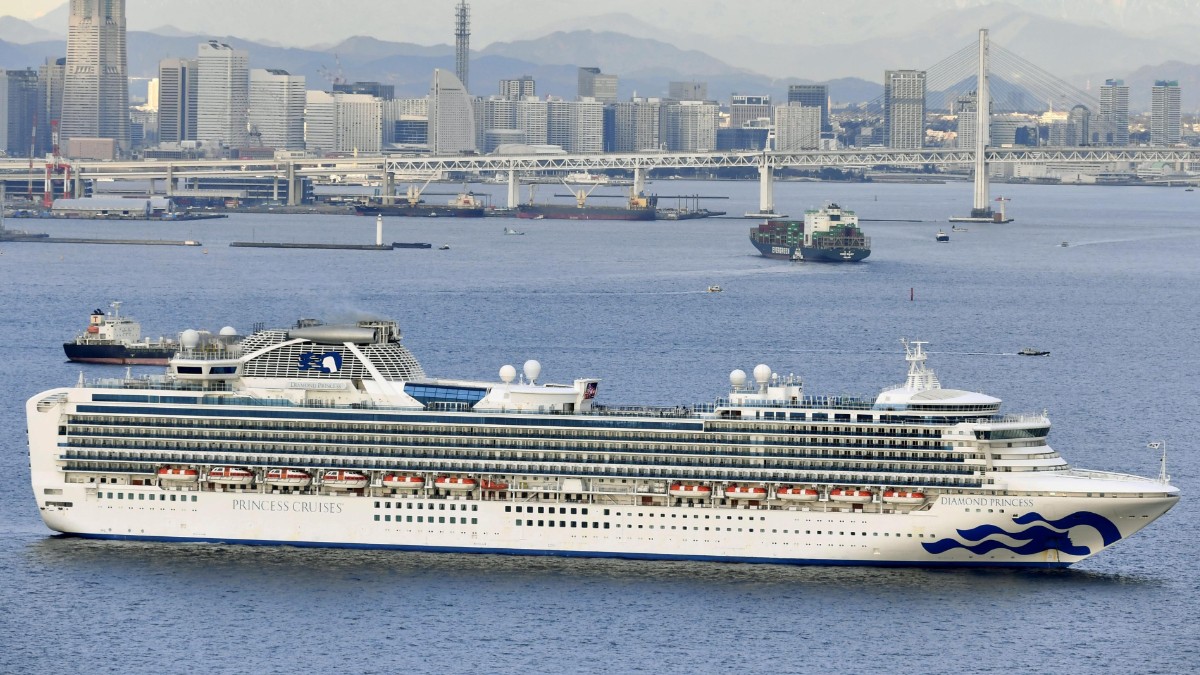 Foto: Autoridades japonesas ordenaron que el crucero Diamond Princess permaneciera anclado. Reuters