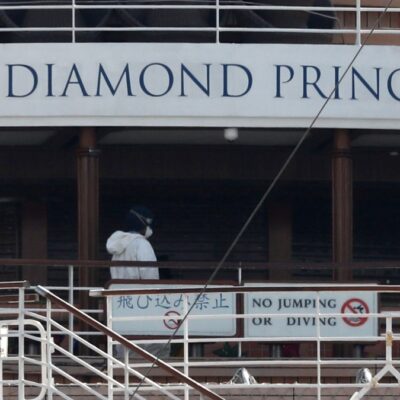 Muere hombre británico de coronavirus en el Diamond Princess, atracado en Japón
