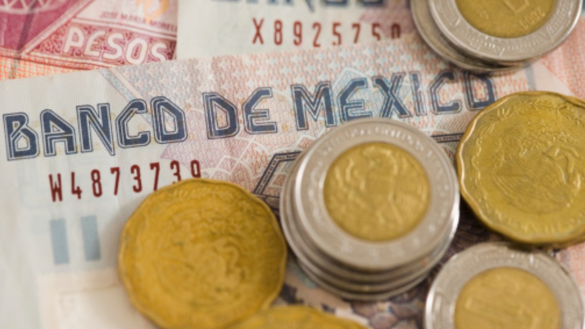 Foto: Pesos y billetes mexicanos. Getty Images/Archivo