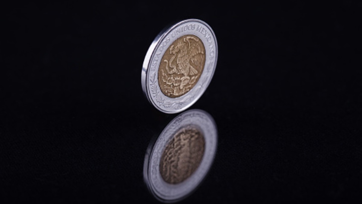 Foto: Una moneda de un peso mexicano. Getty Images/Archivo