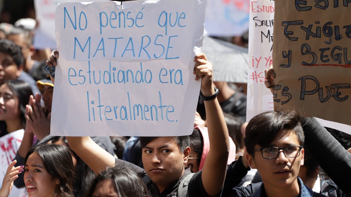 Foto: Estudiantes protestan en calles de Puebla. Cuartoscuro