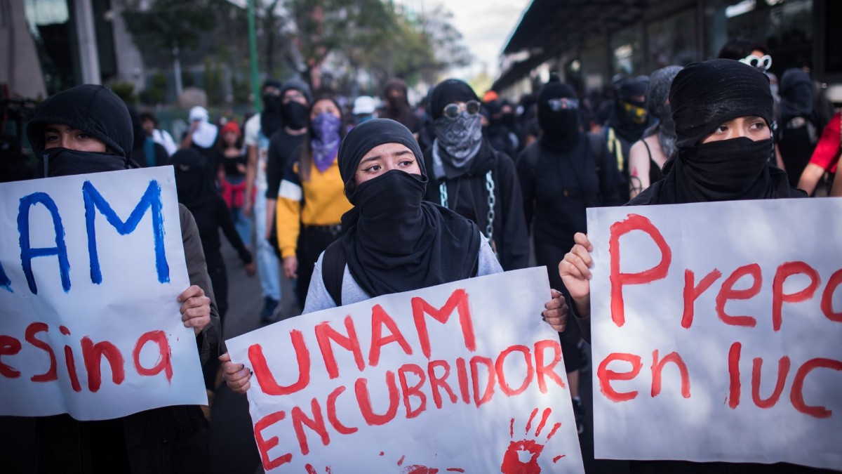 Foto: Un grupo de jóvenes protestan contra autoridades de la UNAM. Cuartoscuro