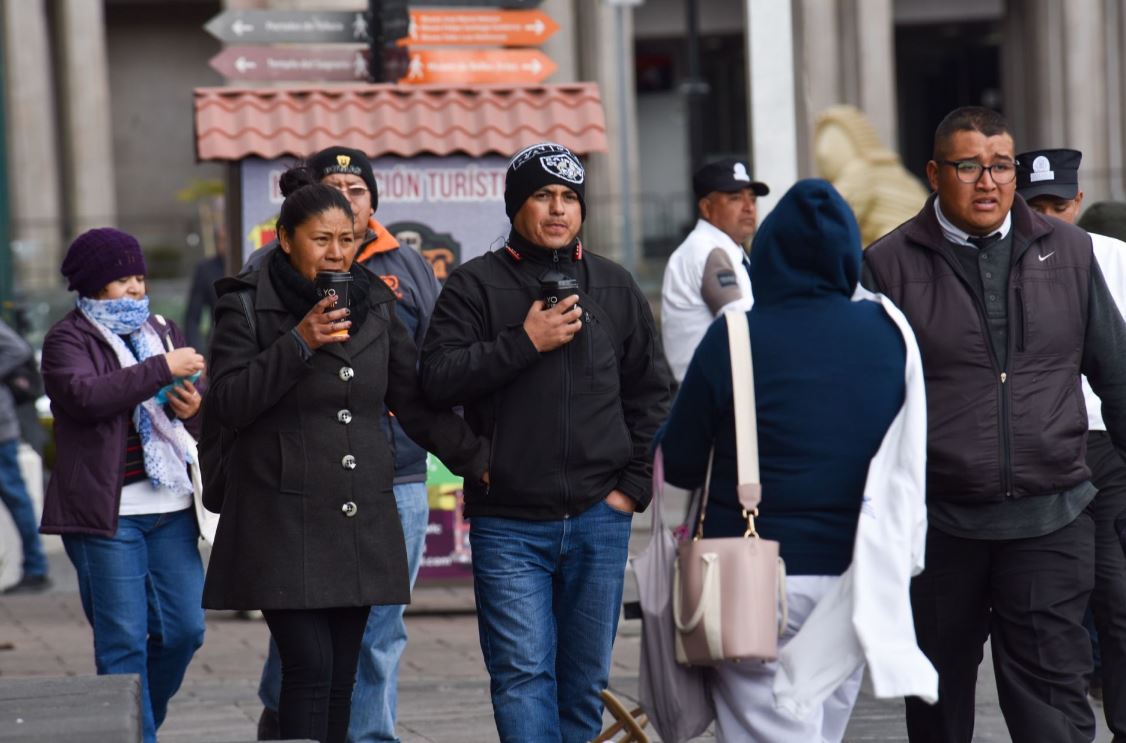 Foto:La personas se protegen de las bajas temperaturas que se registran en México, 1 marzo 2020