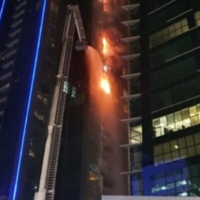 Se incendia Duja Tower, edificio icónico en Dubái