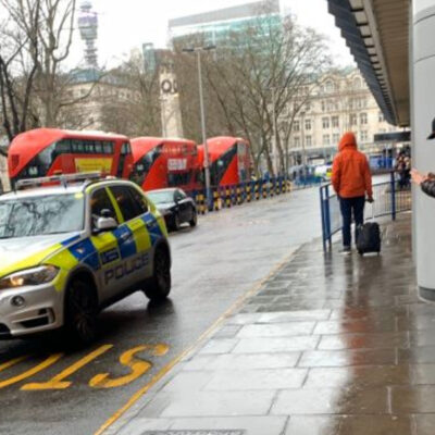 Policía de Londres evacúa estación ferroviaria por supuesto apuñalamiento