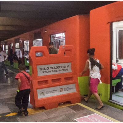 Metro de la CDMX crea campaña para salvar la vida a usuarios