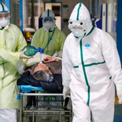 Muertes por coronavirus suman 1,665 en China, pero hay menos casos nuevos