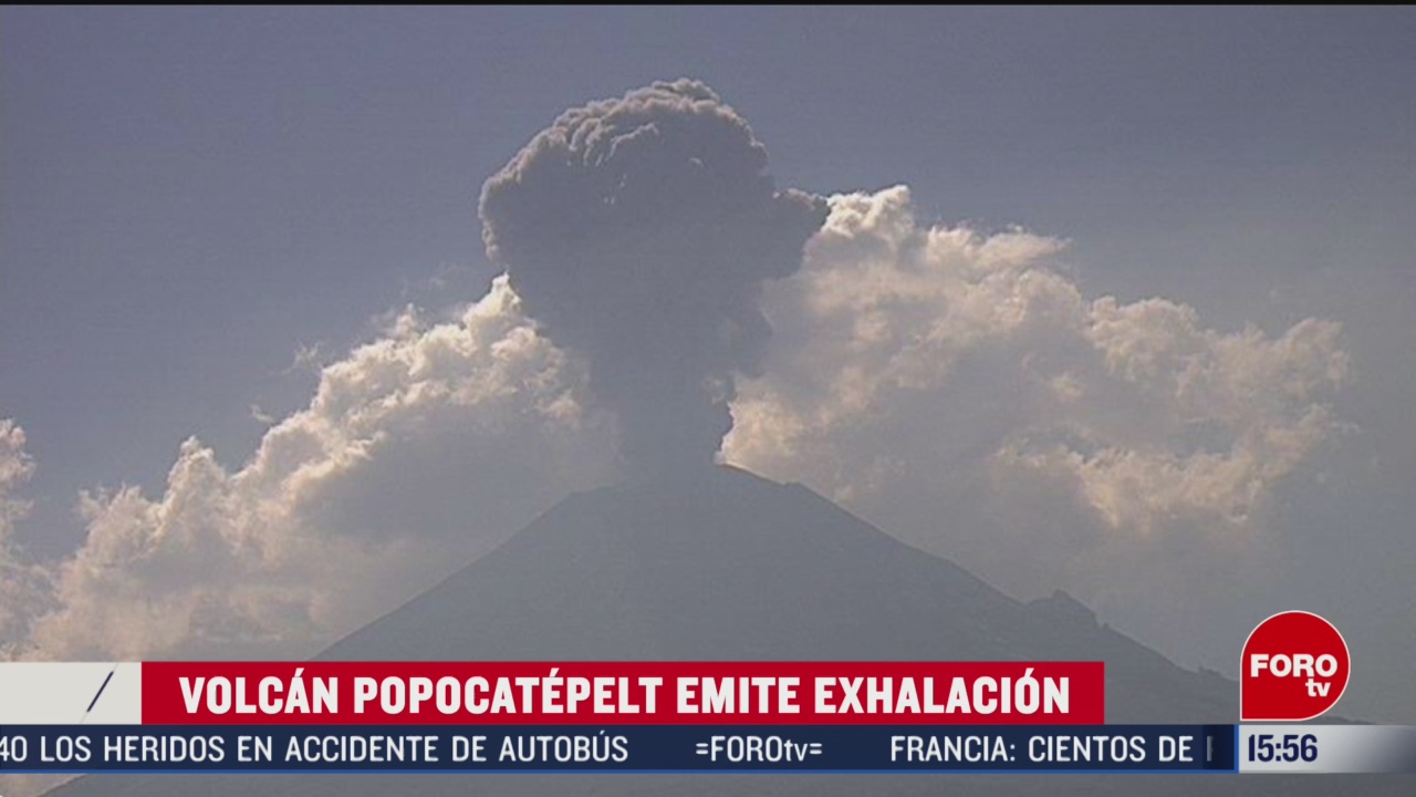 FOTO: popocatepetl lanza exhalacion de mas de un kilometro de altura