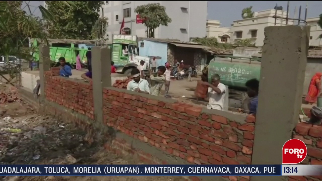 FOTO: protestan en india por muro construido para visita de trump