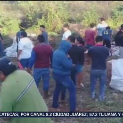 Rapiñan mercancía de tráiler volcado en Campeche