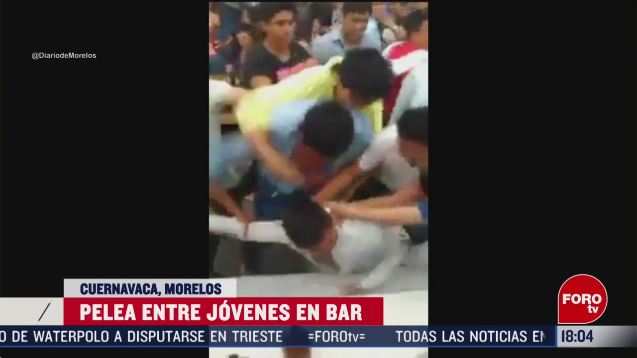 FOTO: se registra pelea de estudiantes en un bar de cuernavaca