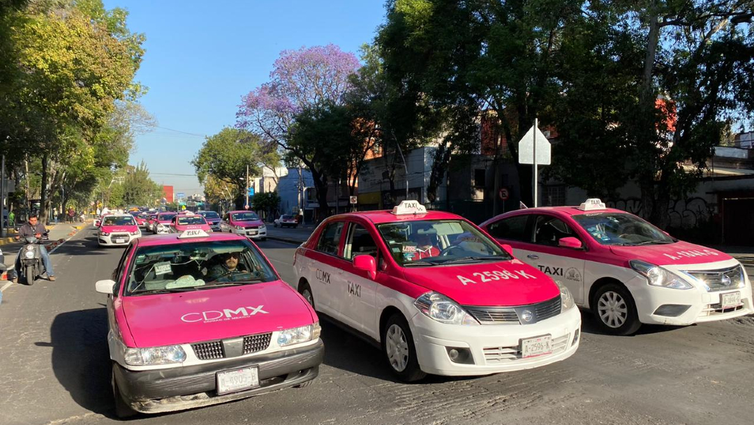 FOTO: Taxistas protestan en la CDMX contra aplicaciones de transporte privado, el 19 de febrero de 2020