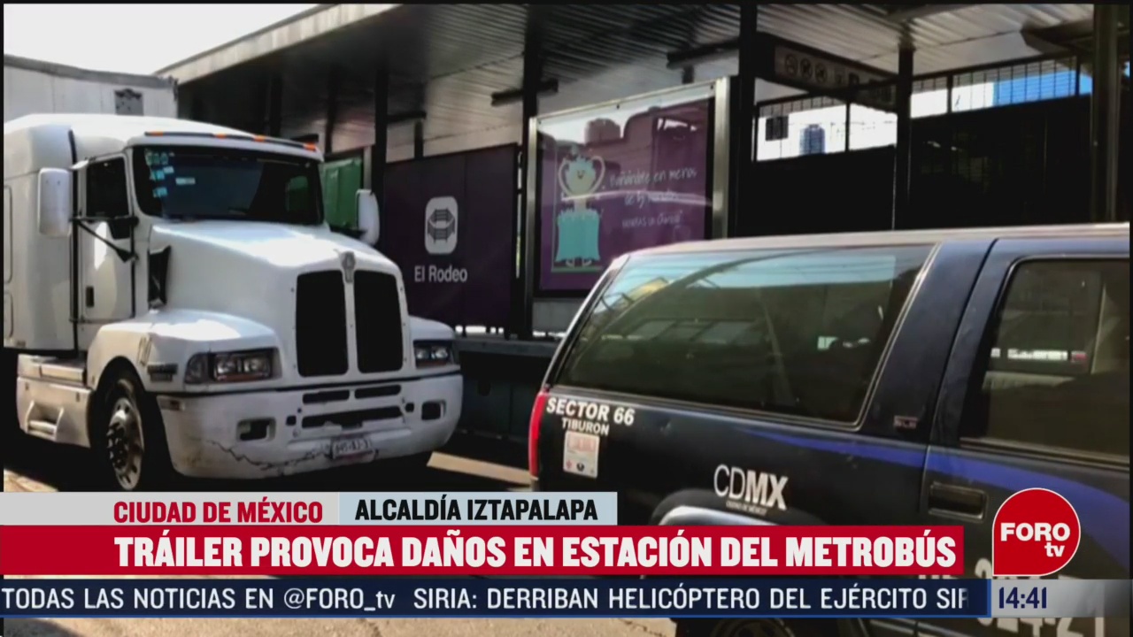 FOTO: trailer provoca danos en estacion del metrobus en iztapalapa