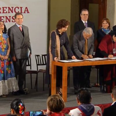 UNESCO y gobierno de AMLO firman convenio sobre lenguas indígenas