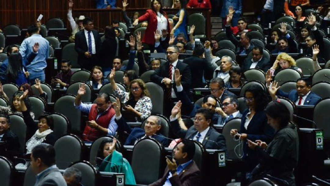 Foto: Diputados avalan reelección de legisladores hasta por dos periodos, Twitter @LaHogueraMx