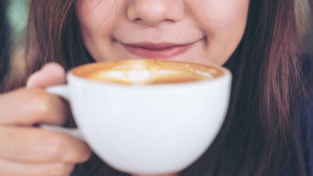 Beber café todos diario fortalece los huesos, revela estudio