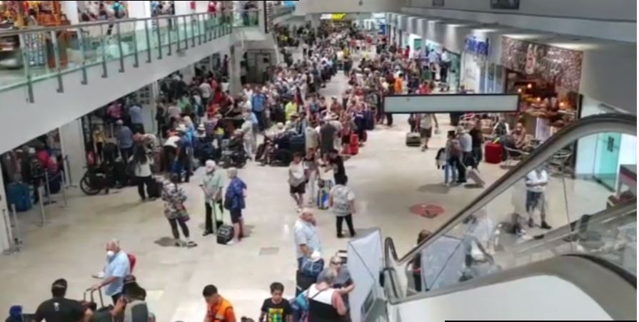 Foto: Coronavirus: Extranjeros abarrotan aeropuerto de Puerto Vallarta, 22 de marzo de 2020, (Noticieros Televisa)