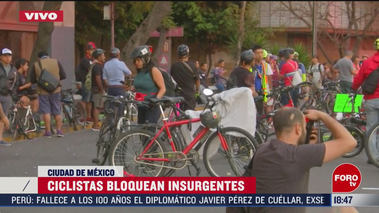 FOTO: ciclistas bloquean insurgentes a la altura de la glorieta