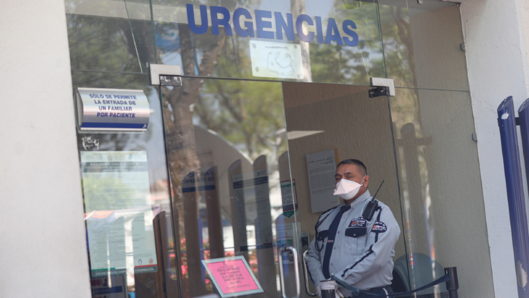 Foto; Personal de seguridad de un hospital en México se protege con tapabocasPersonal de seguridad de un hospital en México se protege con tapabocas, 6 marzo 2020