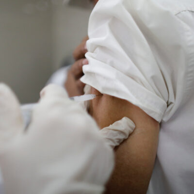 Rusia anuncia que vacuna contra coronavirus pasa primera fase de pruebas
