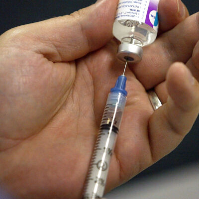 Estados Unidos inicia prueba de vacuna contra coronavirus, en humanos