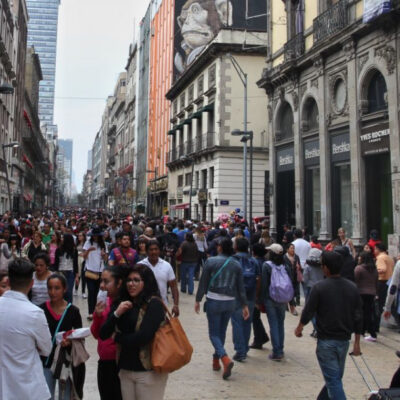 Casi 70% de los mexicanos está feliz pese a coronavirus y caída del peso