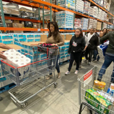 Coronavirus desata compras de pánico en México; estadounidenses cruzan la frontera para abastecerse